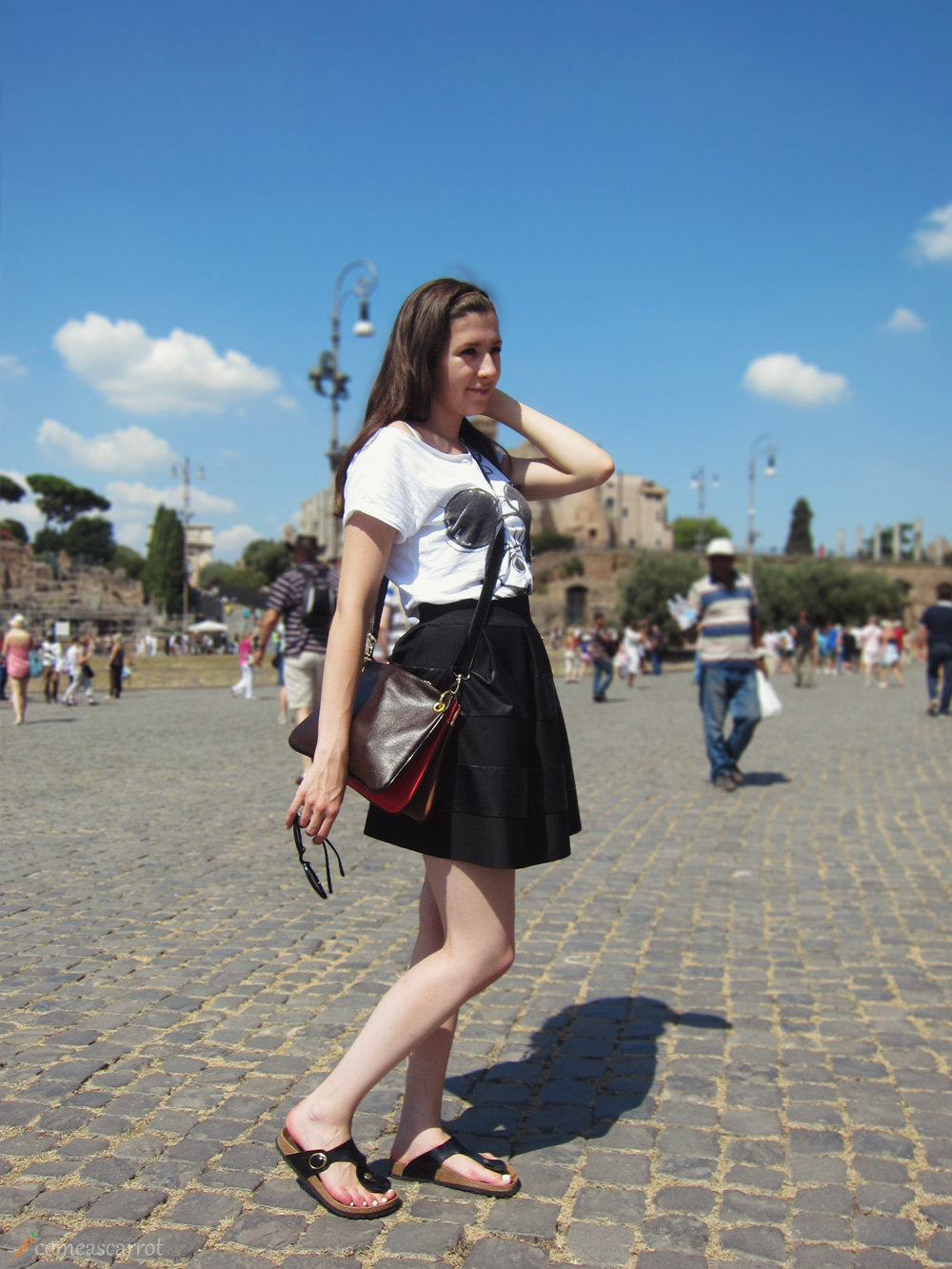italy. rome, stripes, skirt, rinascimento, mickey mouse, moschino, outfit